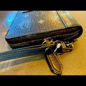 MCM OVERSIZED WALLET WITH WRISTLET BLACK